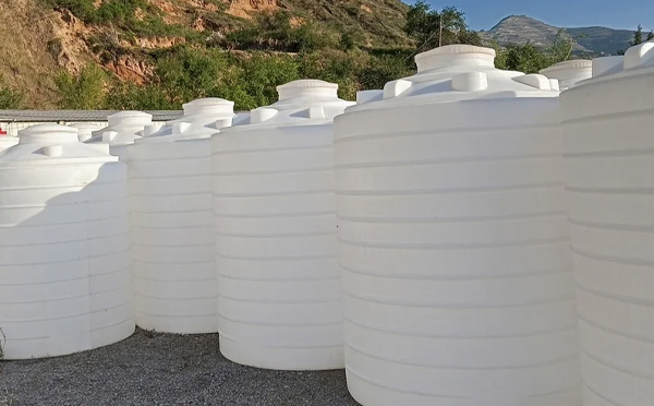化工液体储存注意事项——选对PE西峰塑料桶避免安全隐患